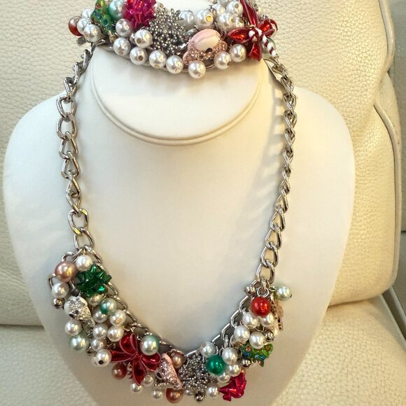 NWT BETSEY JOHNSON Silver Tone Holiday Christmas Baubles Necklace & BRACELET - Picture 1 of 6